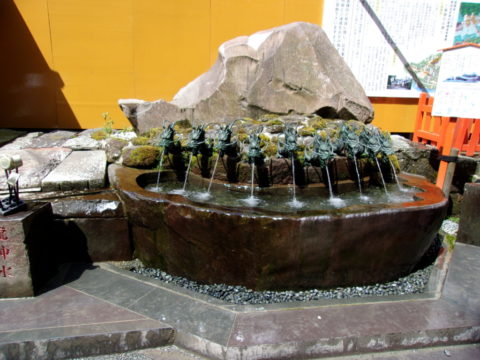 九頭龍神社の霊水