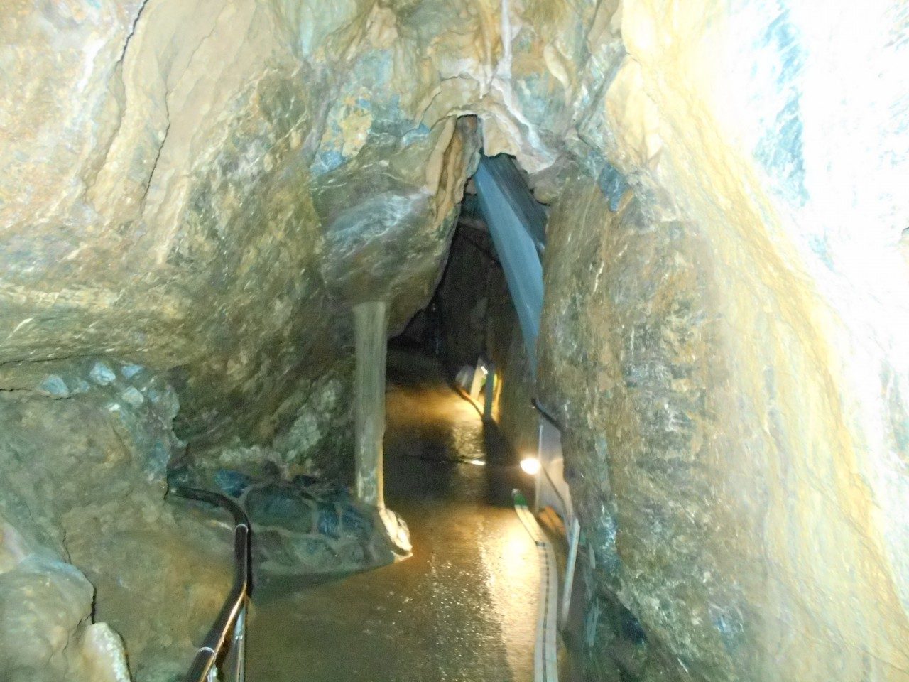 神秘の竜ヶ岩洞