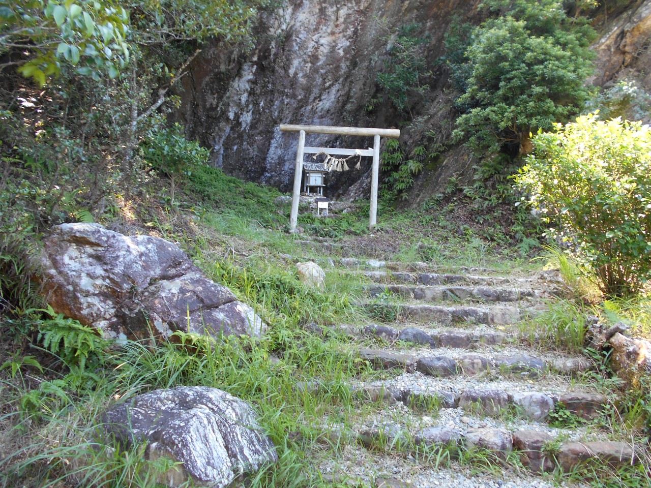 不思議な鸚鵡岩と、絶景のおうむ岩展望台