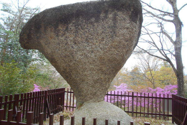 恵那峡笠岩