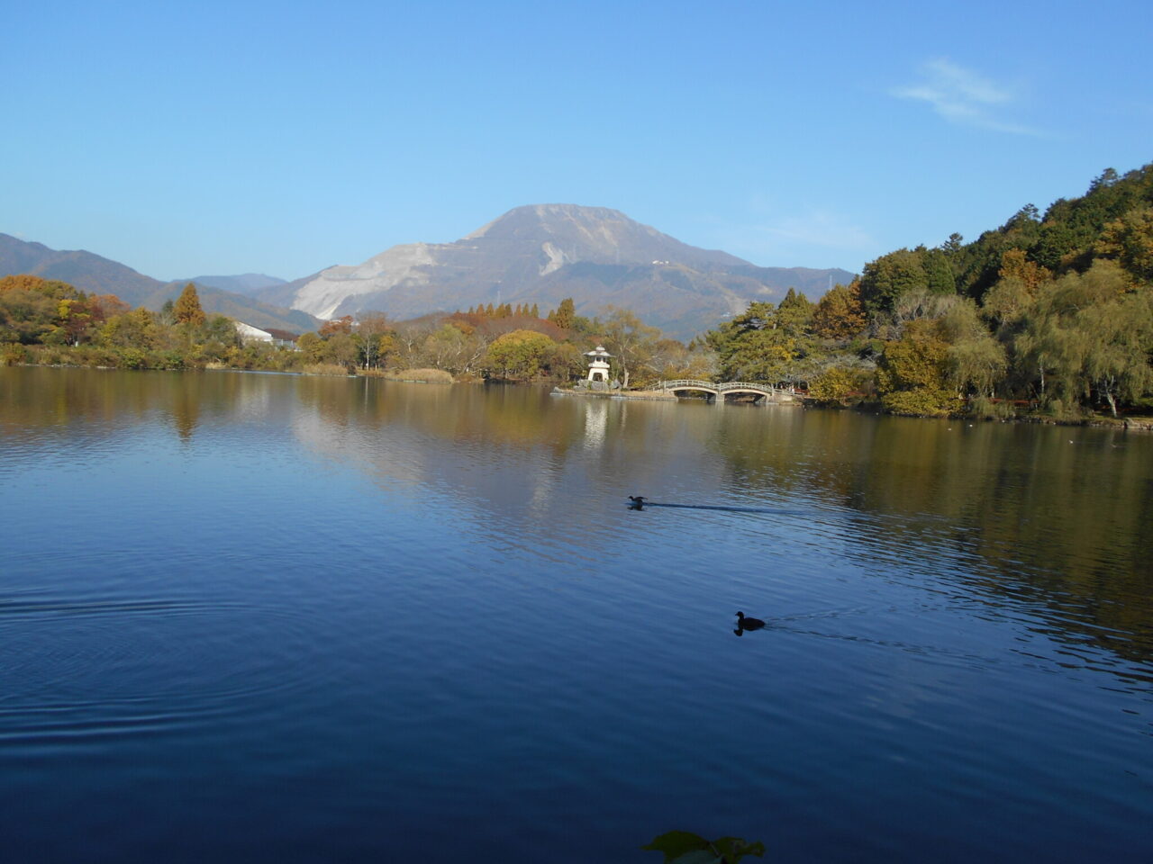 三島池と、泉神社の御神水